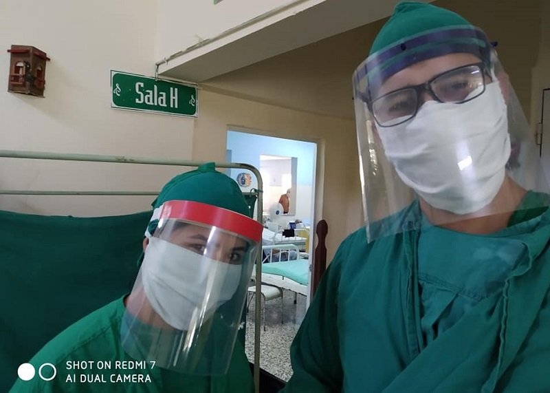 Médicos cubanos se casan en un centro de aislamiento en Matanzas 14