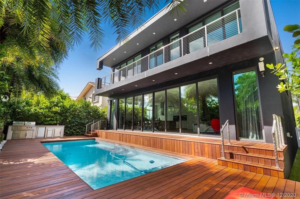 Nicky Jam pone a la venta su lujosa mansión en Miami Beach 21