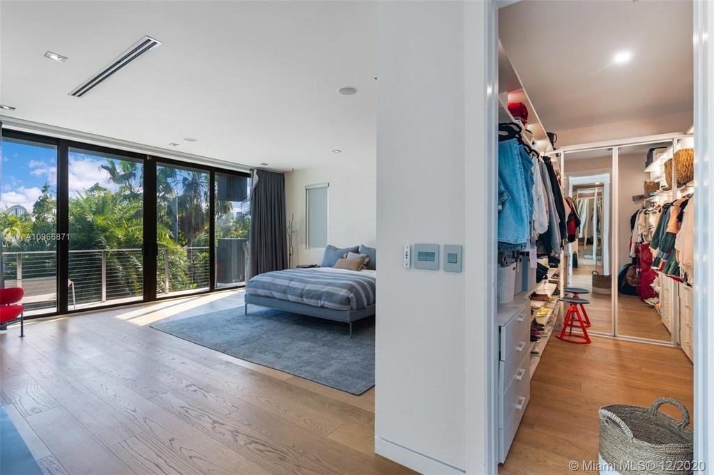 Nicky Jam pone a la venta su lujosa mansión en Miami Beach 19