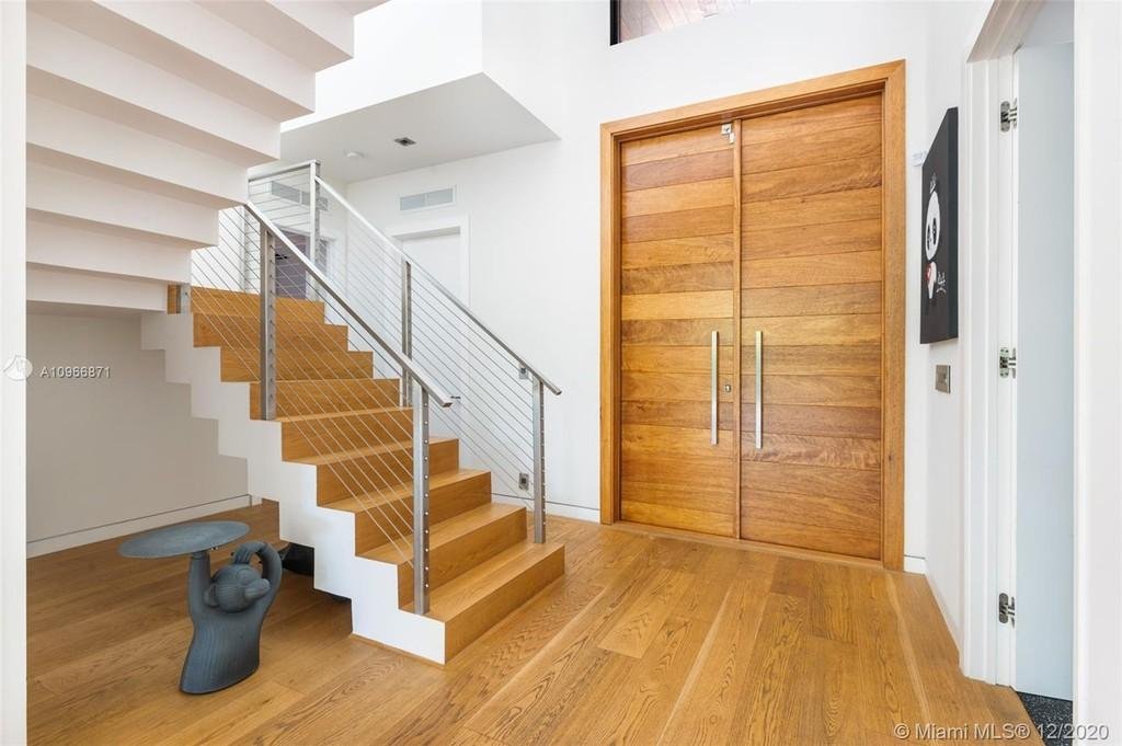 Nicky Jam pone a la venta su lujosa mansión en Miami Beach 9