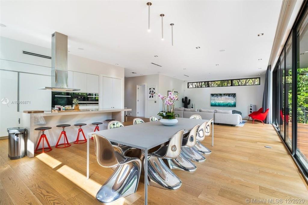 Nicky Jam pone a la venta su lujosa mansión en Miami Beach 5