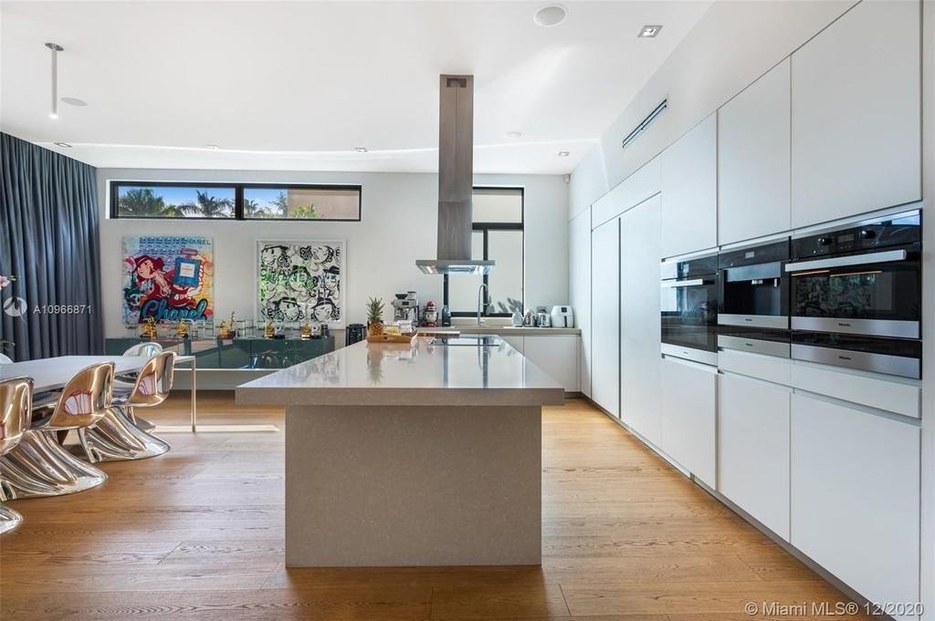 Nicky Jam pone a la venta su lujosa mansión en Miami Beach 3