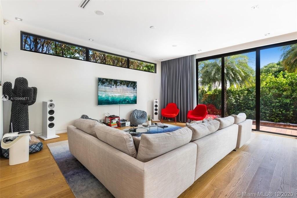 Nicky Jam pone a la venta su lujosa mansión en Miami Beach 7