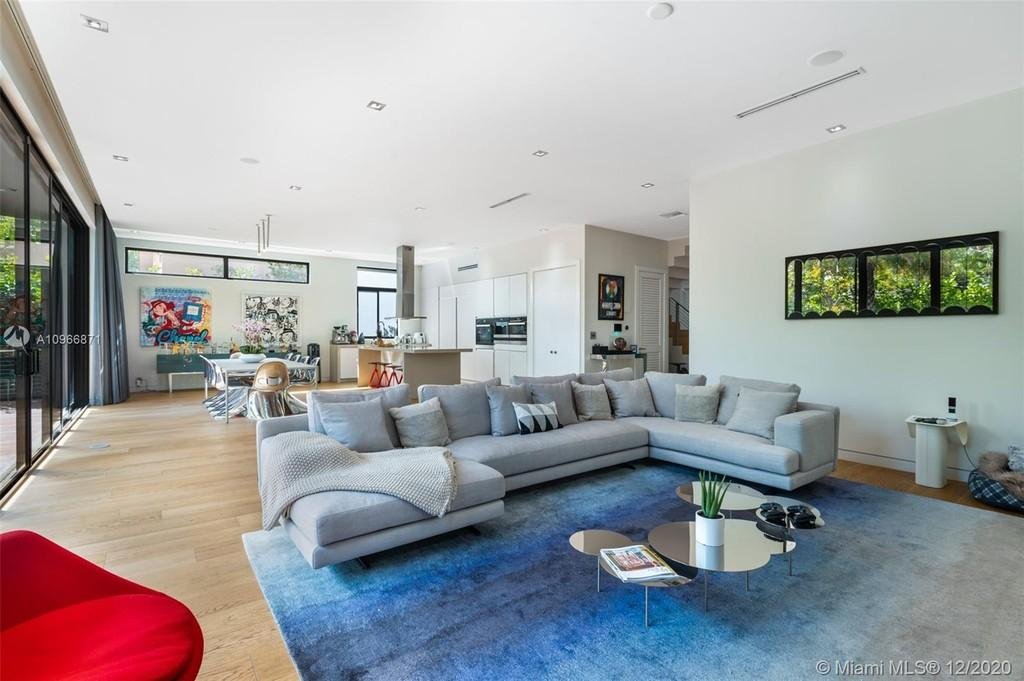 Nicky Jam pone a la venta su lujosa mansión en Miami Beach 8