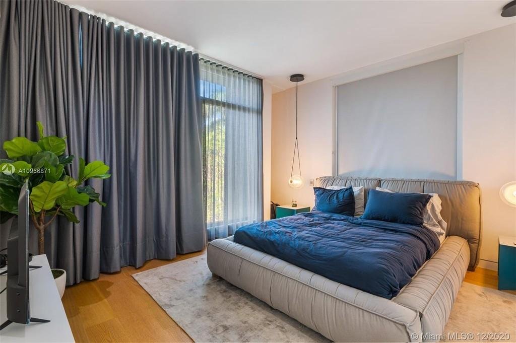 Nicky Jam pone a la venta su lujosa mansión en Miami Beach 17