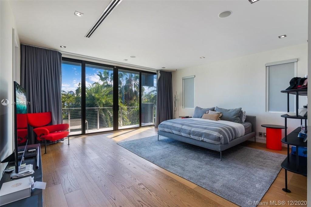 Nicky Jam pone a la venta su lujosa mansión en Miami Beach 18