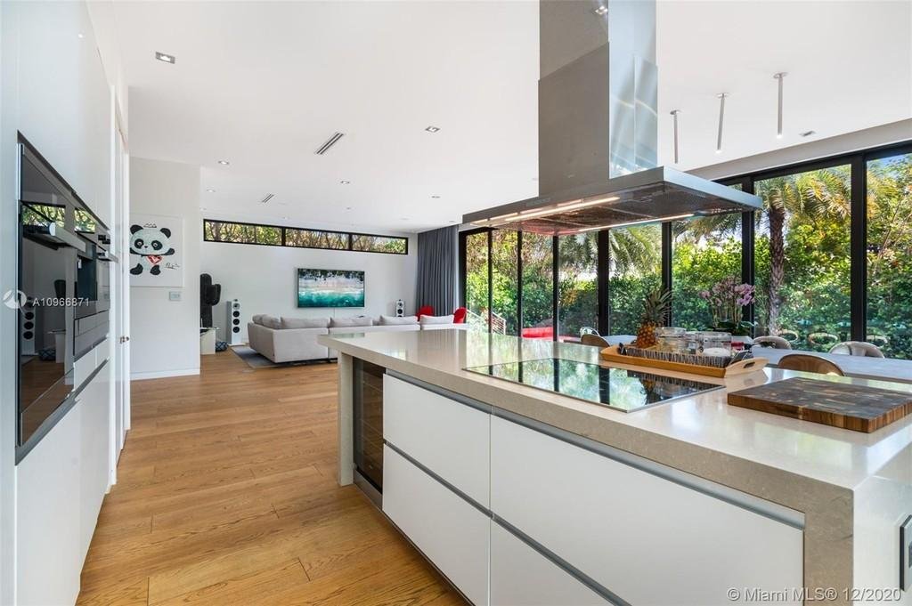 Nicky Jam pone a la venta su lujosa mansión en Miami Beach 4