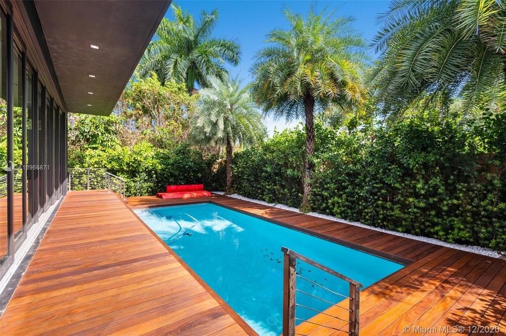 Nicky Jam pone a la venta su lujosa mansión en Miami Beach 22