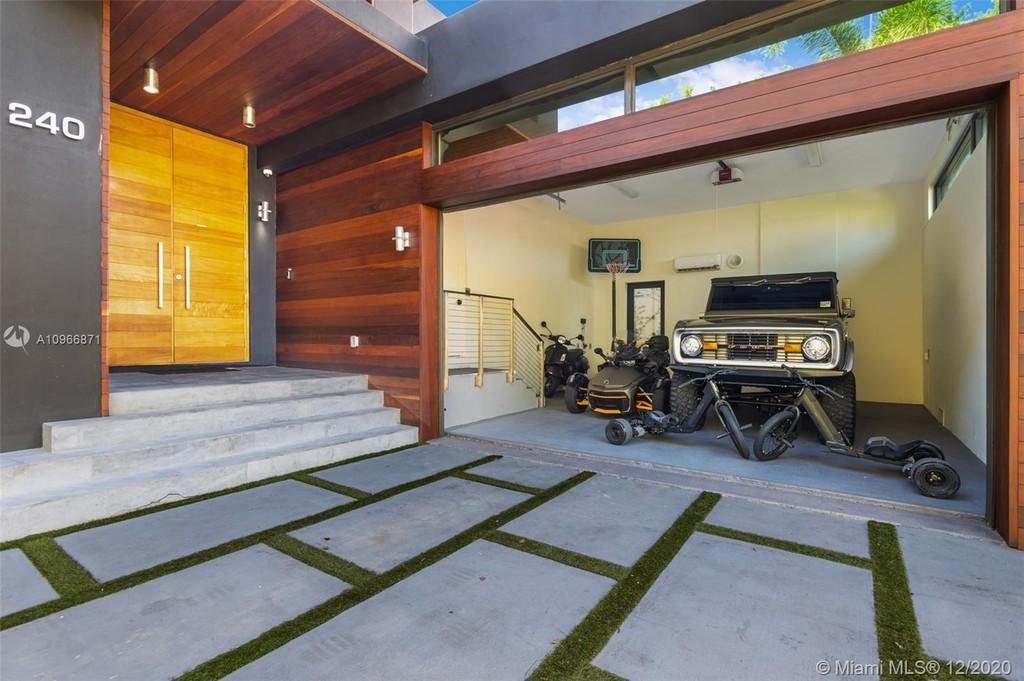 Nicky Jam pone a la venta su lujosa mansión en Miami Beach 24