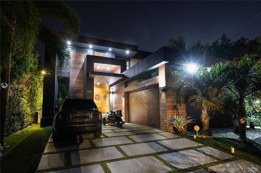 Nicky Jam pone a la venta su lujosa mansión en Miami Beach 23