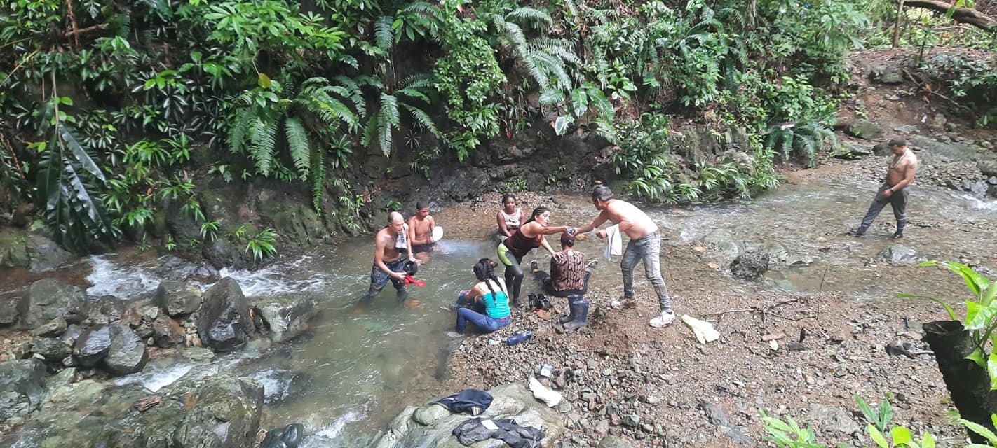 Cubano se reencuentra con sus amigos de travesía que se habían perdido en la selva del Darién 4