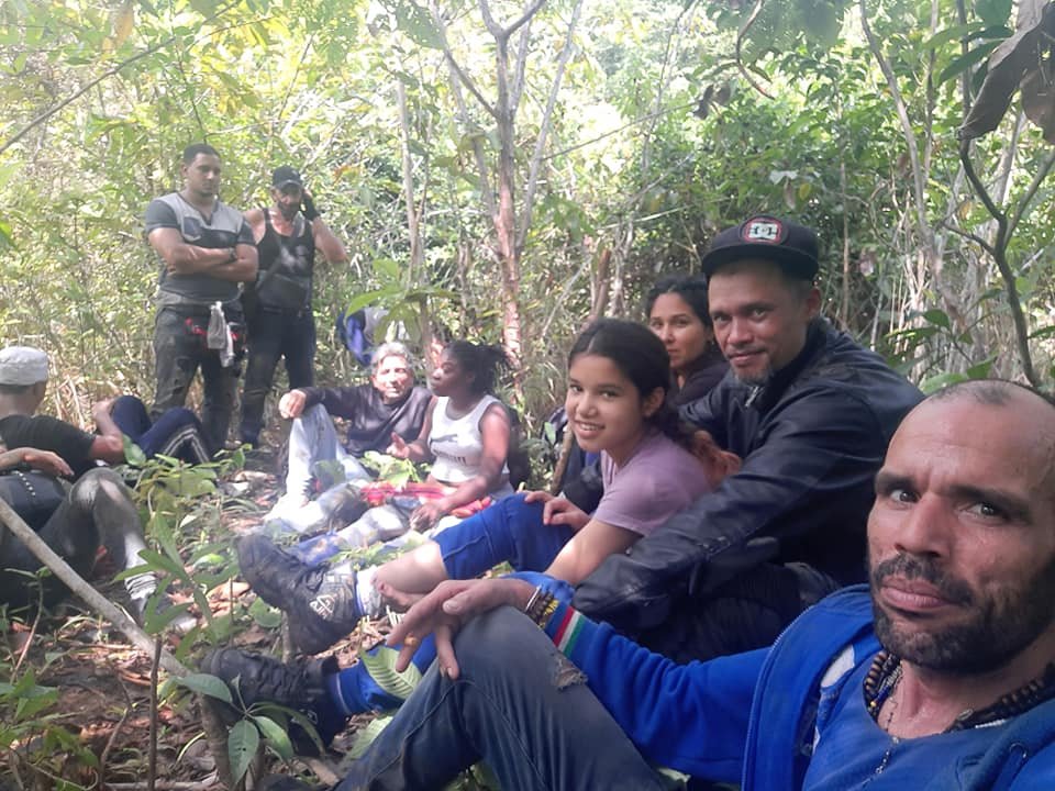 Cubano se reencuentra con sus amigos de travesía que se habían perdido en la selva del Darién 5