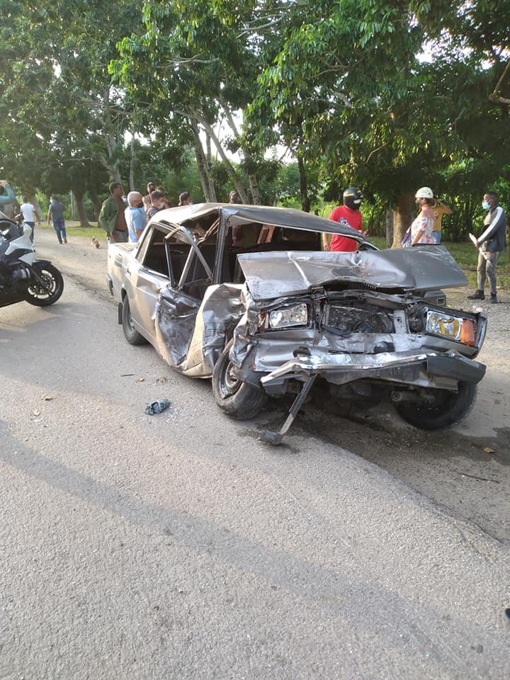 Aparatoso accidente de tránsito en La Habana deja dos heridos 40