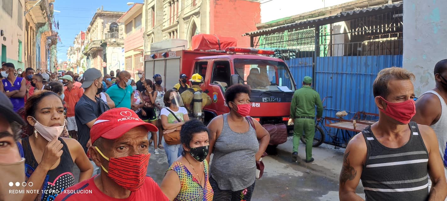 Bomberos sofocan incendio en Centro Habana 9