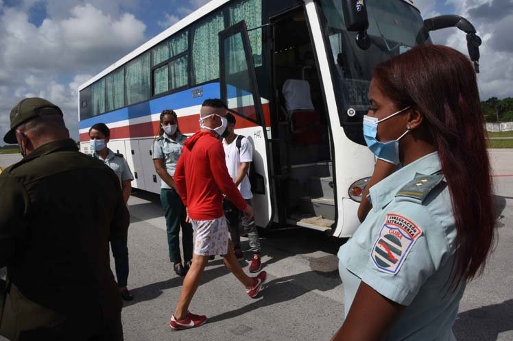 Bahamas repatria a 45 balseros cubanos 6