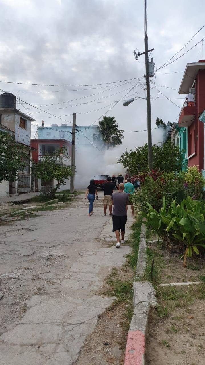 Se incendia una camioneta en La Habana 53