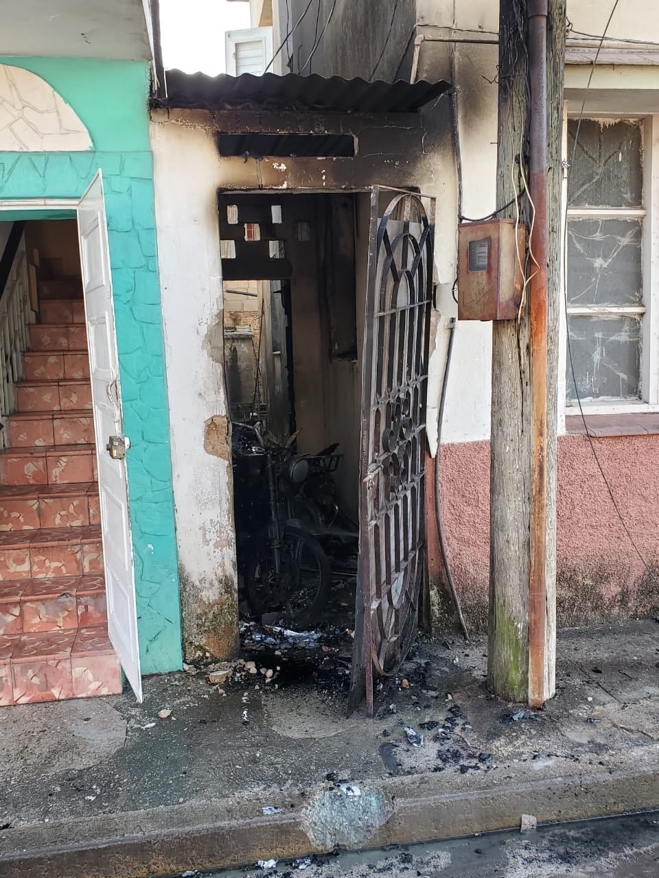 Reportan incendio en Matanzas tras la explosión de una moto eléctrica 33