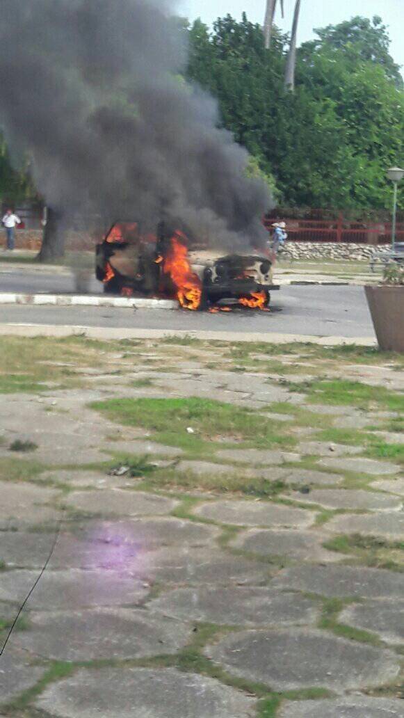 Se incendia un auto en La Habana 22