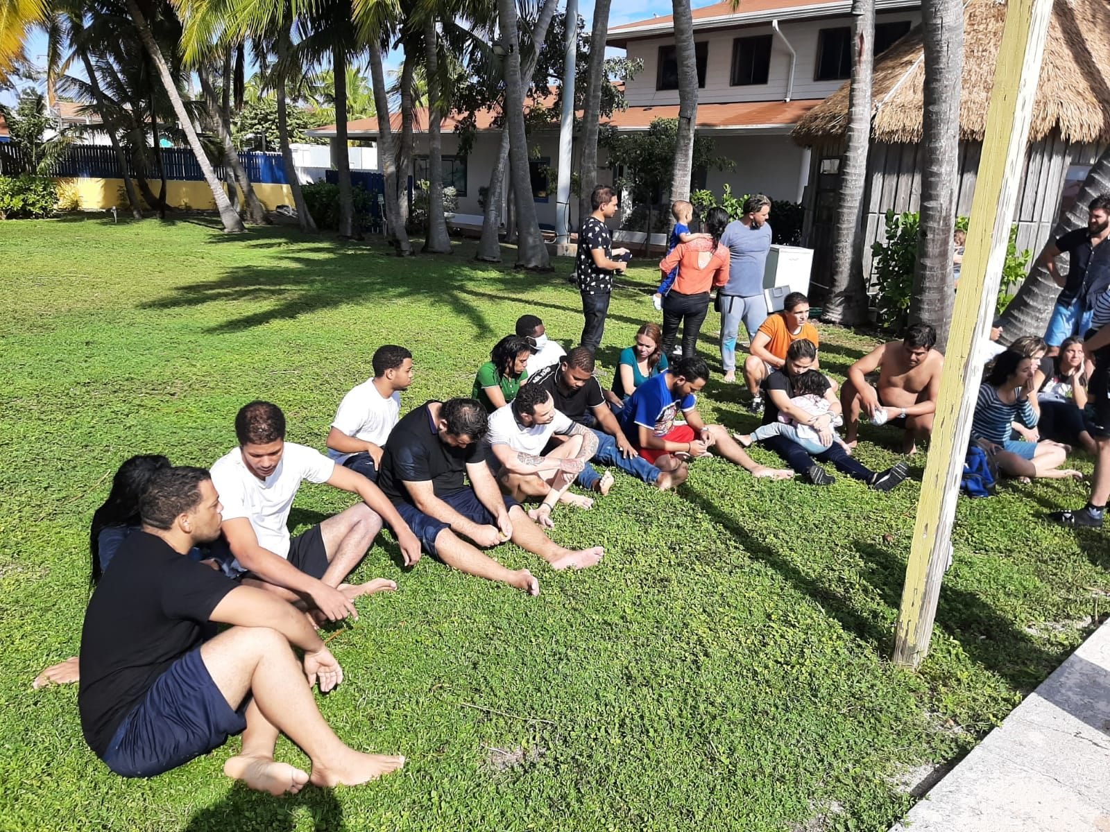 Rescatan a 31 migrantes tras naufragio cerca de Florida 4