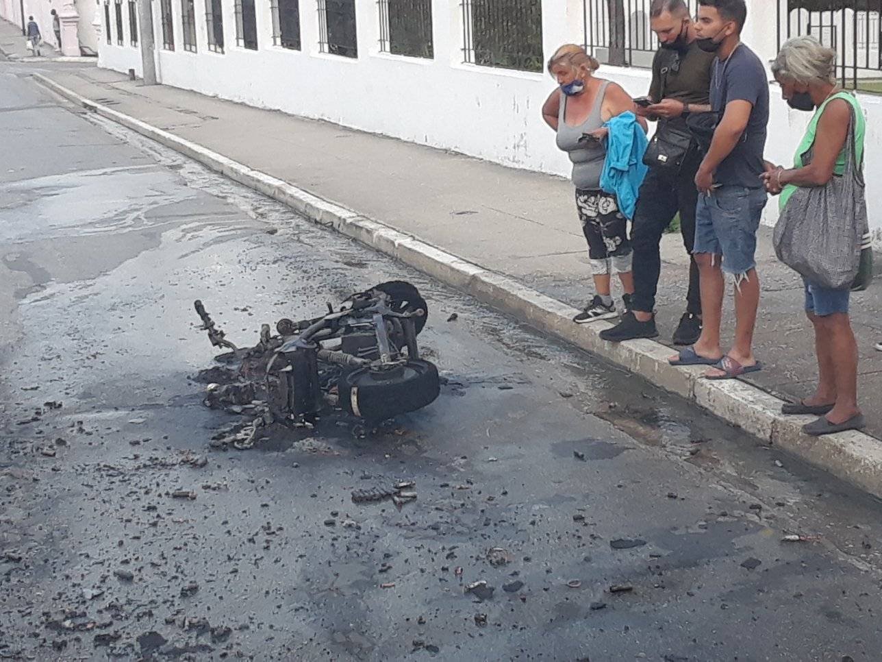 Moto eléctrica se incendia en La Habana 28