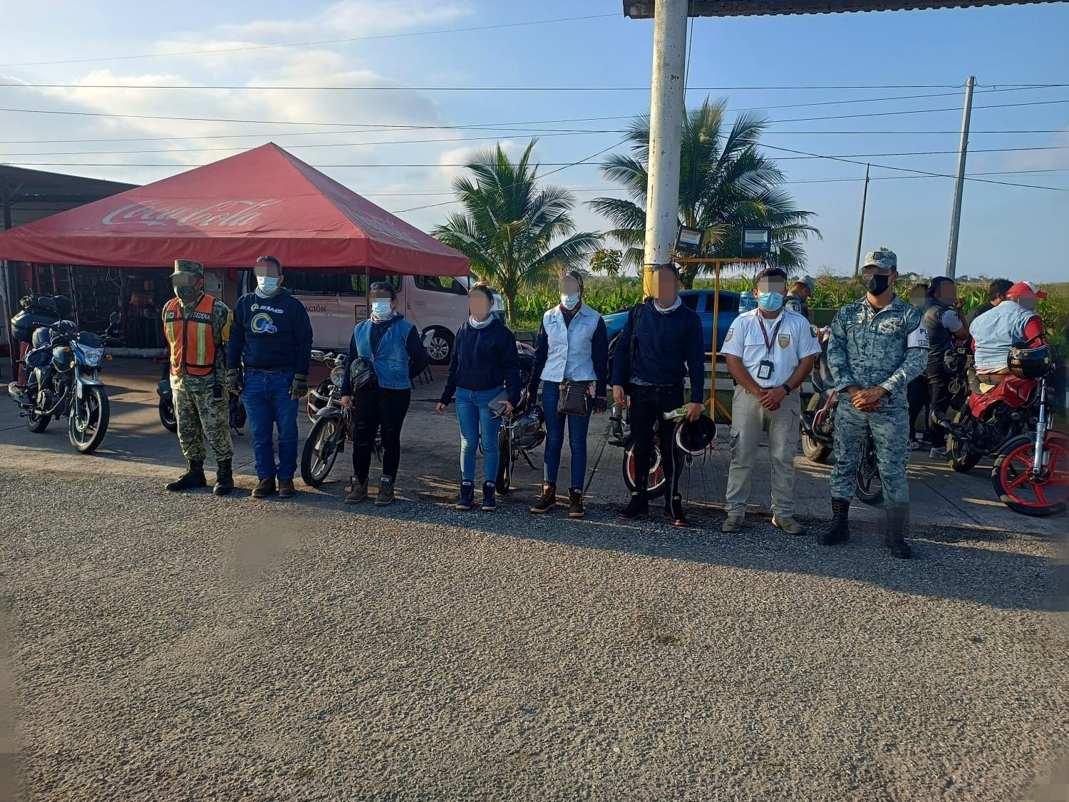 Detienen a 8 migrantes cubanos que se transportaban en motocicletas en México 4
