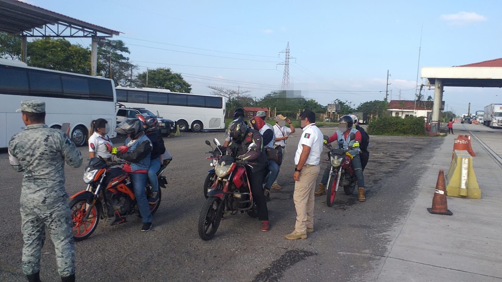 Detienen a 8 migrantes cubanos que se transportaban en motocicletas en México 5