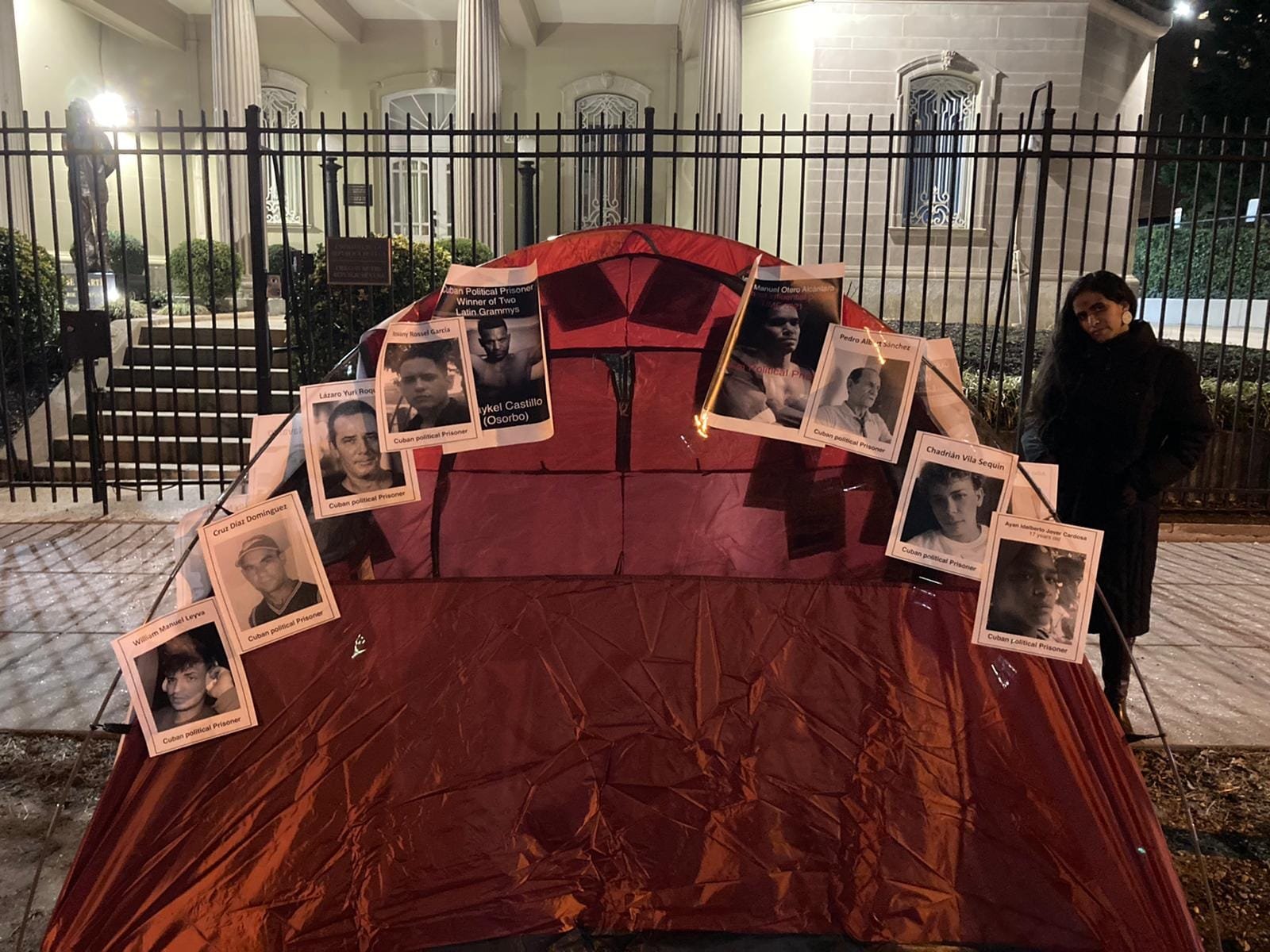 Anamely Ramos instala casa de campaña frente a la Embajada de Cuba en Washington 5