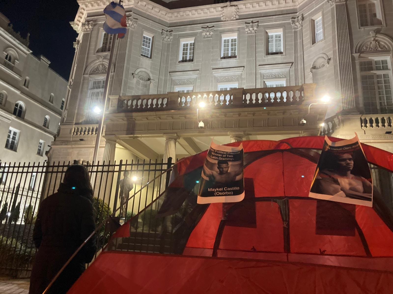 Anamely Ramos instala casa de campaña frente a la Embajada de Cuba en Washington 3