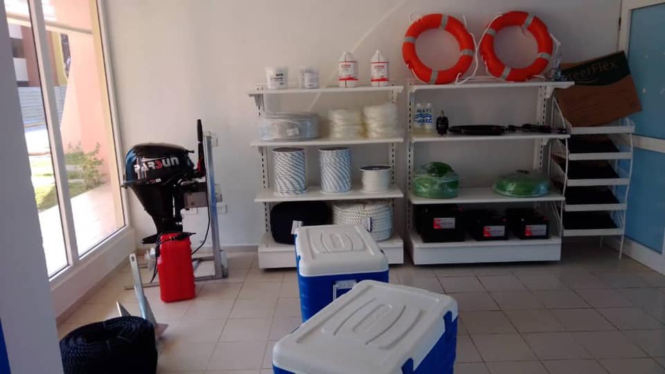 Cubanos reaccionan a venta de balsa en ferretería de La Habana 9