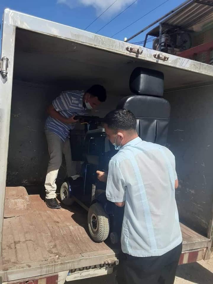 Entregan silla de ruedas eléctrica a niña cubana con enfermedad en los huesos 13