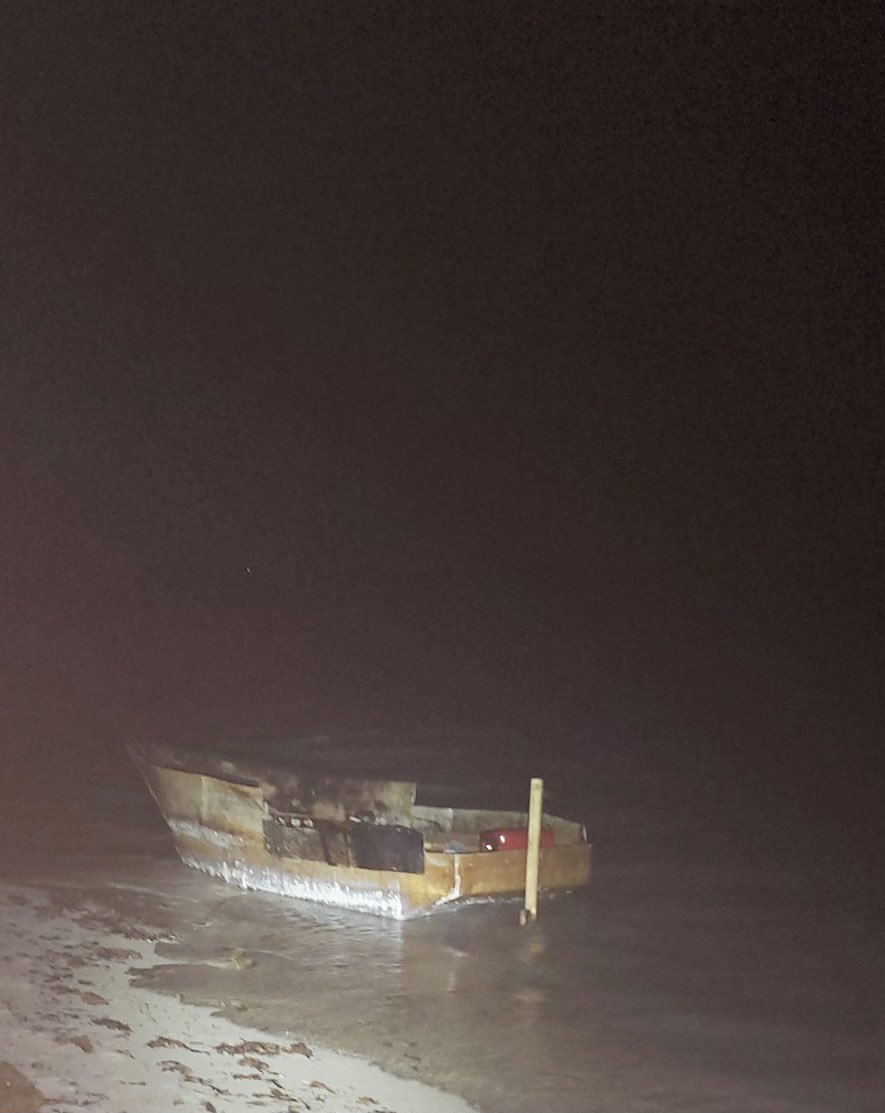 Detienen a 8 balseros cubanos tras tocar tierra en Cayos de la Florida 3