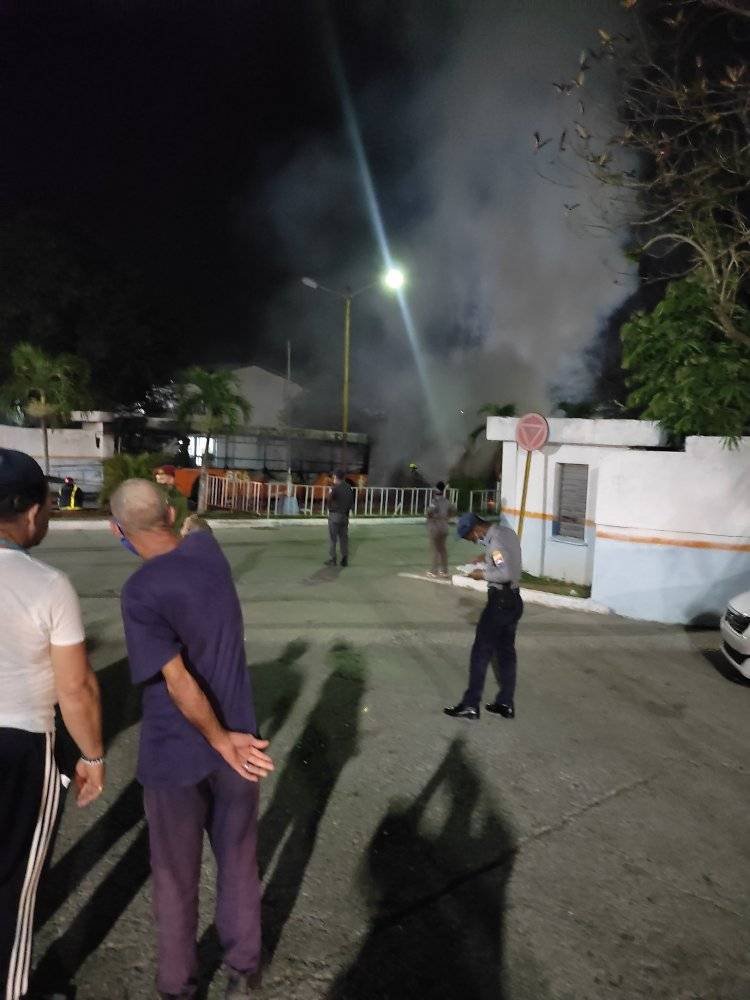 Ómnibus se incendia en paradero de La Habana 41