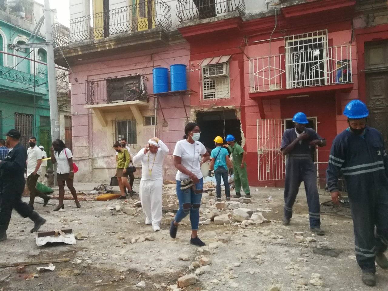 Tres lesionados tras explosión en vivienda en La Habana 10