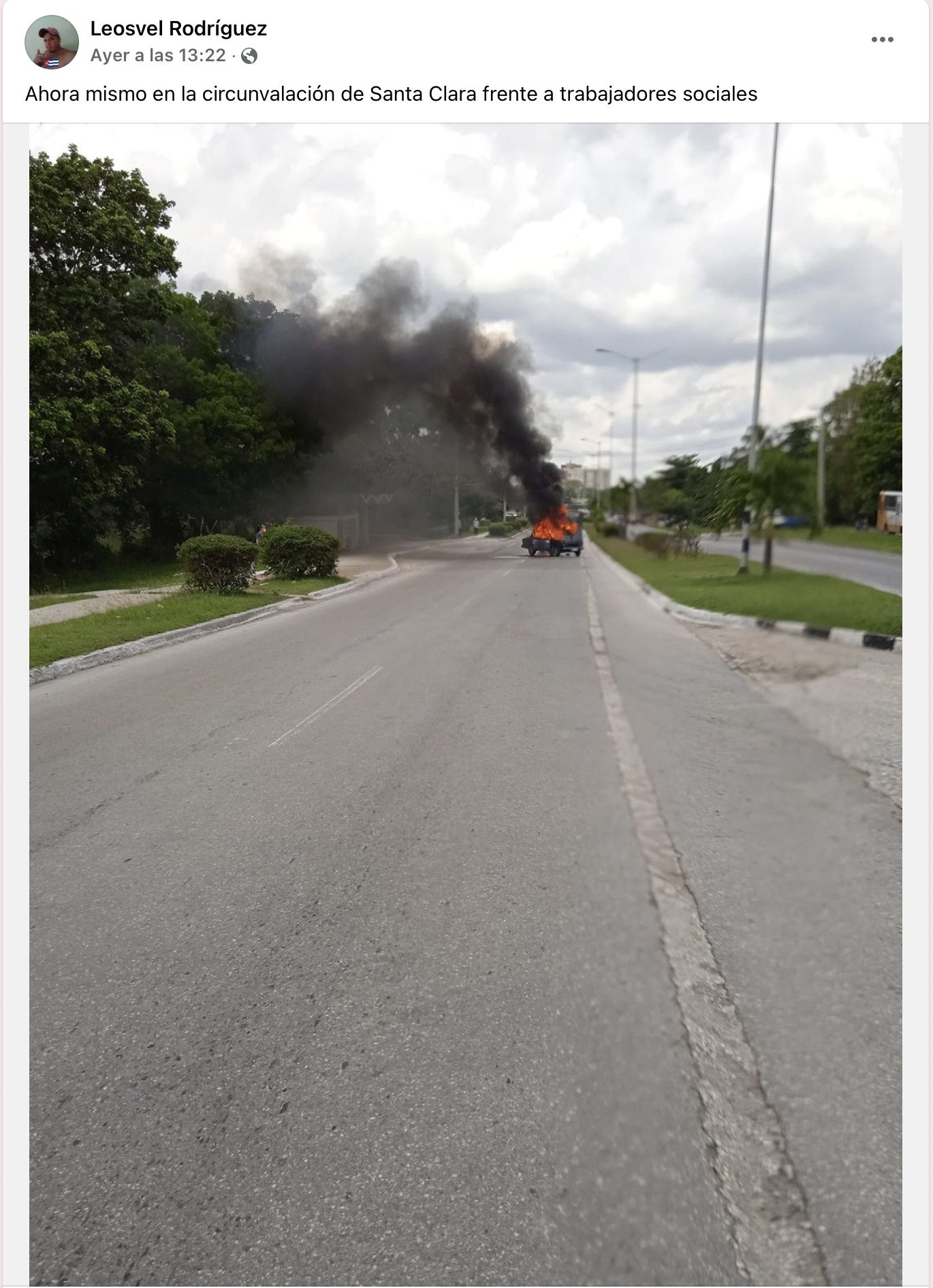 Lada se incendia en calle de Santa Clara 13