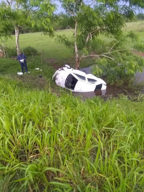 Auto cae en una zanja en Las Tunas 26