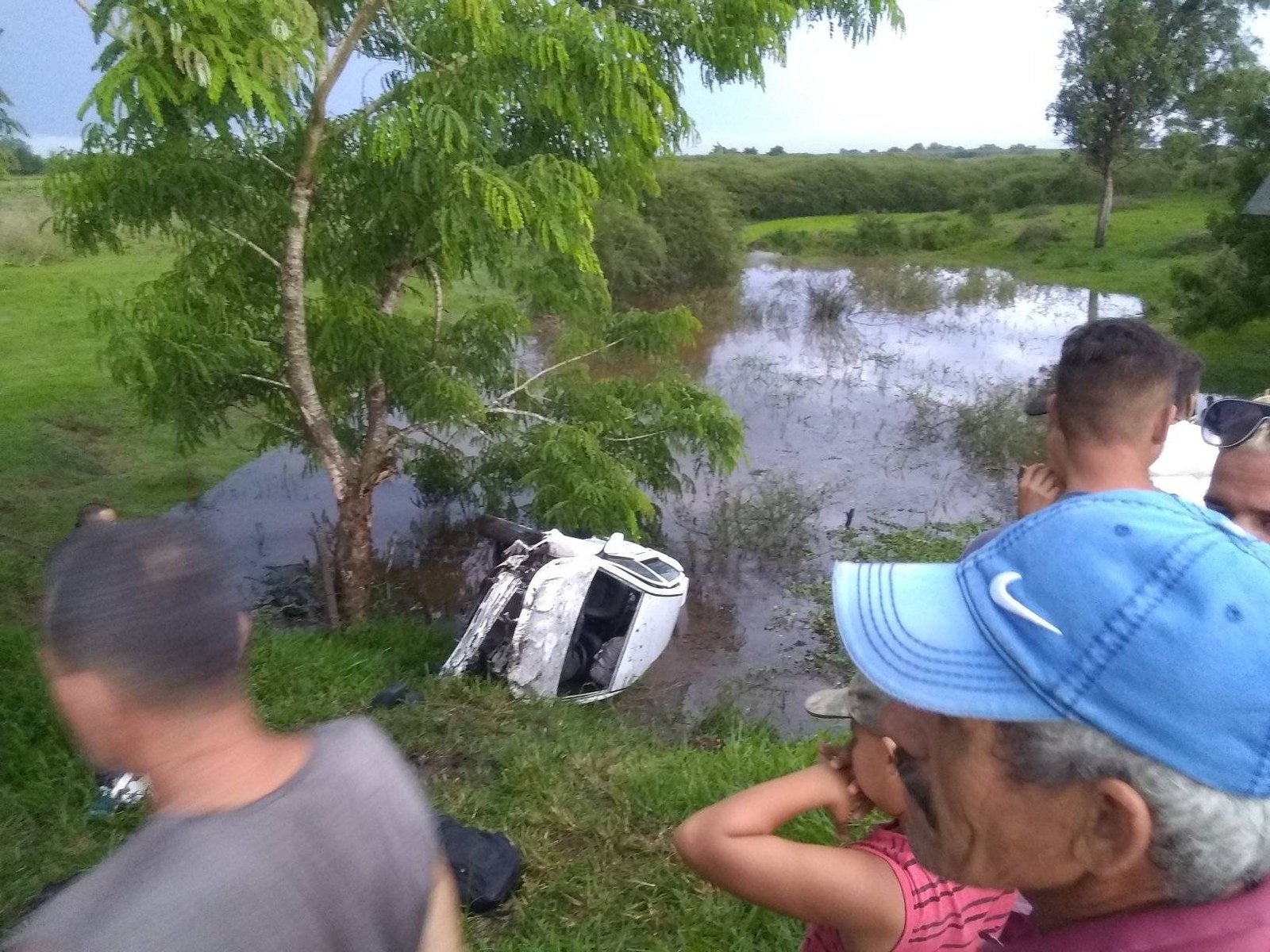Auto cae en una zanja en Las Tunas 24