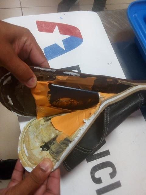 Detienen en La Habana a pasajera con documentos de identidad escondidos en suelas de zapatos 4