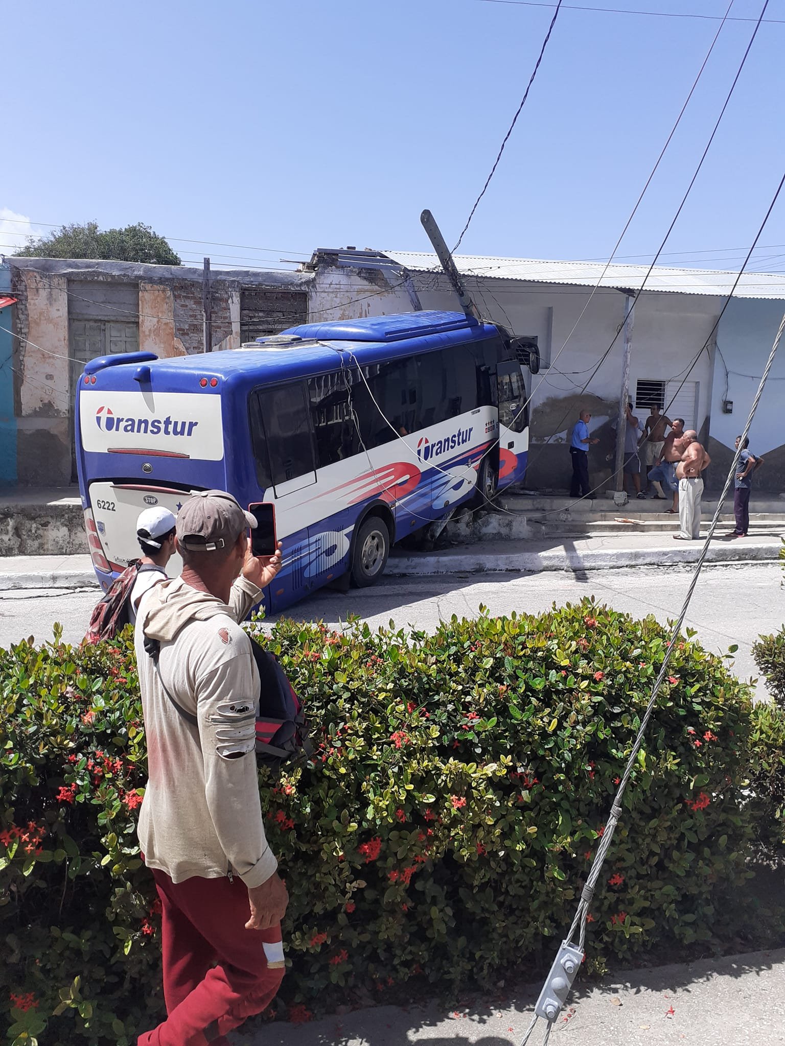 Ómnibus impacta contra una vivienda en Nuevitas, Camagüey 6