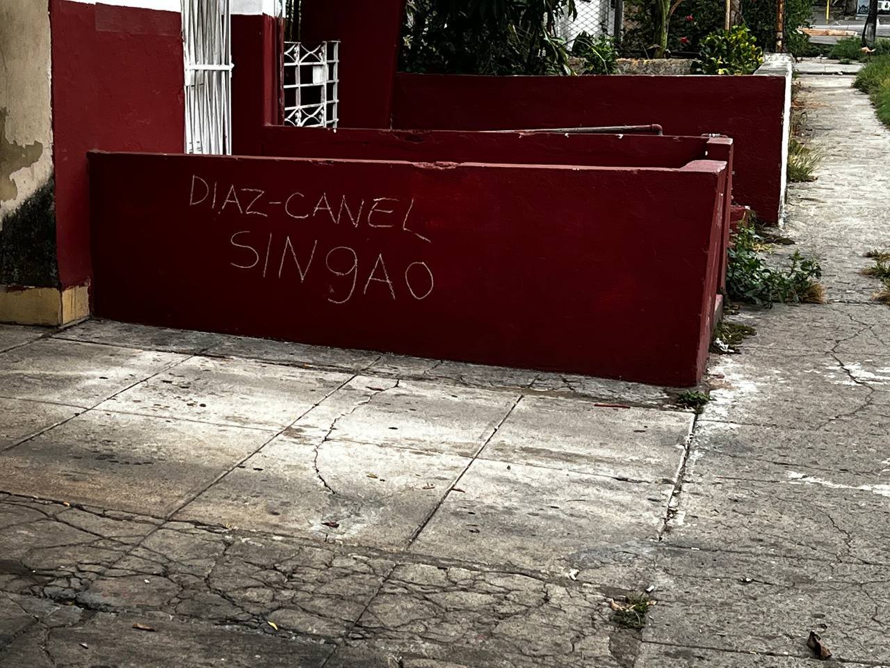Pintadas contra Díaz-Canel aparecen en el municipio Playa 1