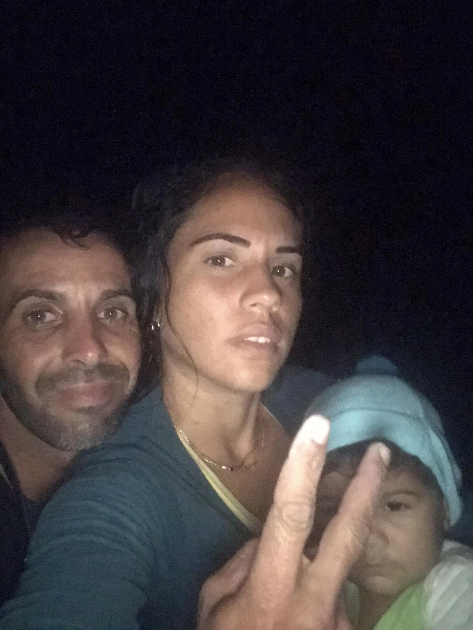 Familia cubana llega a EE.UU. tras permanecer dos días en el mar 20