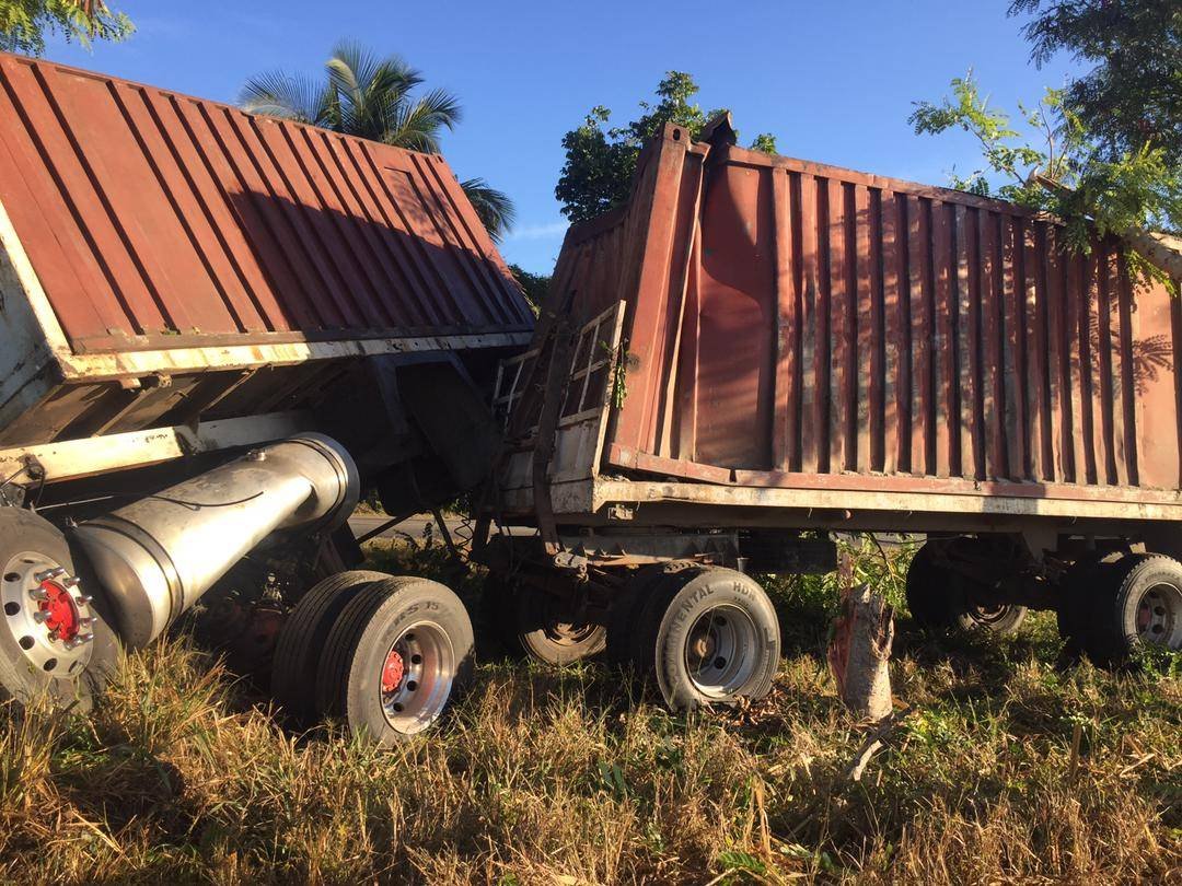 Reportan aparatoso accidente en carretera Central de Cuba 61