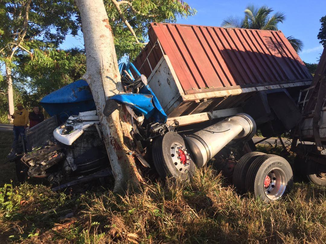 Reportan aparatoso accidente en carretera Central de Cuba 58