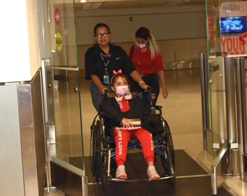 Niña cubana con leucemia viaja a Miami junto a su madre para recibir tratamiento médico 12