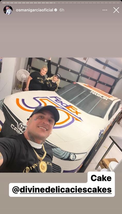 Osmani García muestra el enorme cake en forma de auto elaborado por su esposa y su suegra 2